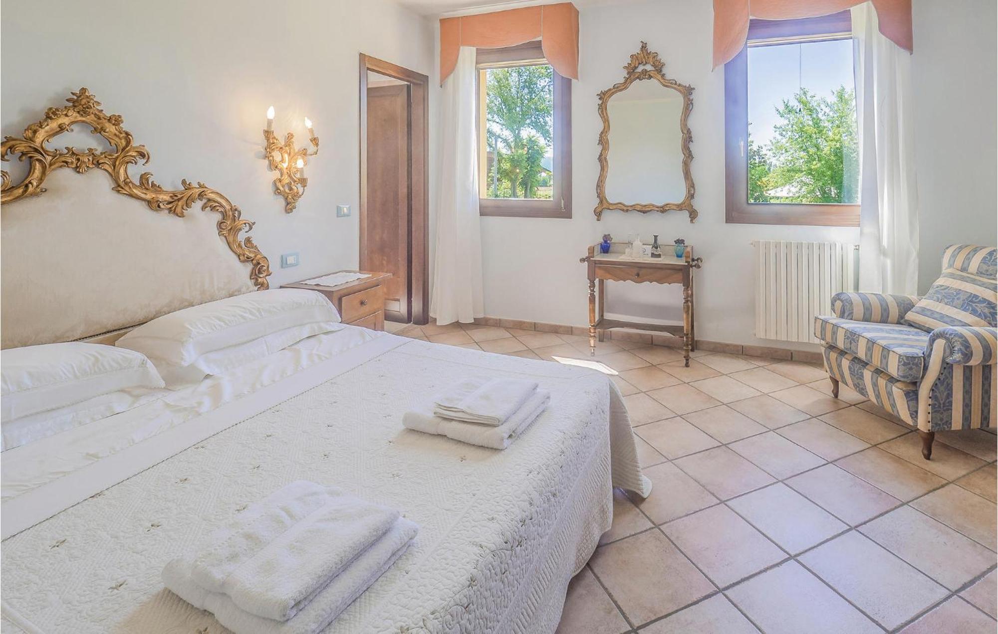 Awesome Home In Ariano Nel Polesine With Kitchen San Basilio Exterior photo